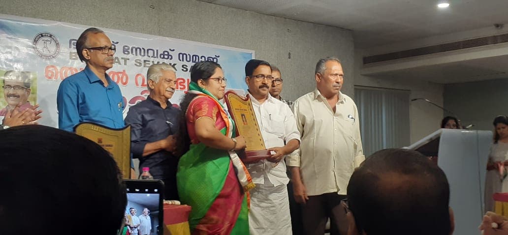 Receiving the BSS Honour Award for Chithira Academy from Sri. K. Babu MLA, Nenmara